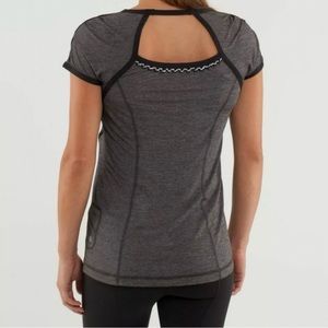 Lululemon • Team Spirit Tech Short Sleeve Black • Size 4